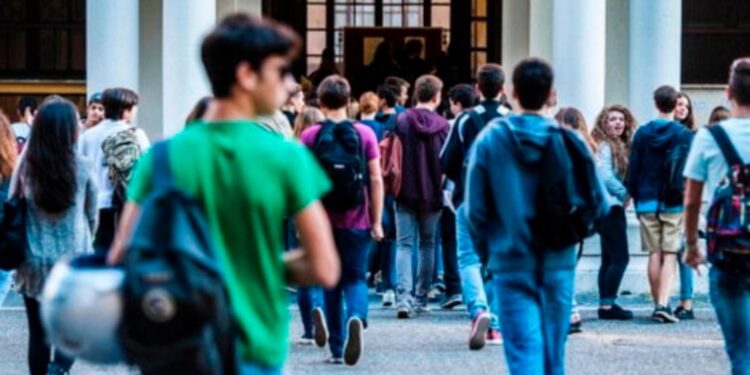 Primo giorno di scuola, l’Arcivescovo agli studenti: «La società aspetta il vostro contributo»