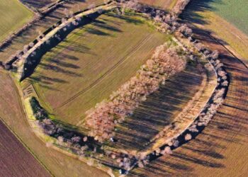 “Cjaminade dal Cjastelîr”, a Mereto di Tomba guida e mappa in tre lingue
