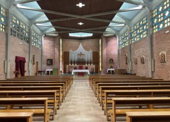 Preti e diaconi in ritiro spirituale in seminario a Castellerio