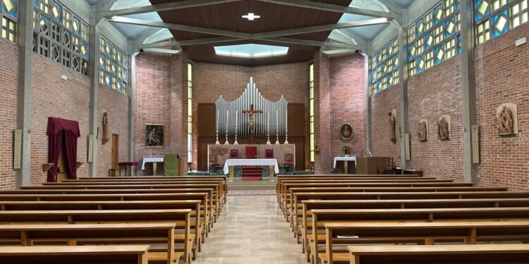 Preti e diaconi in ritiro spirituale in seminario a Castellerio