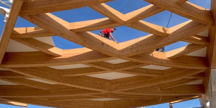 Il futuro del legno tra robot e la crisi da guerre