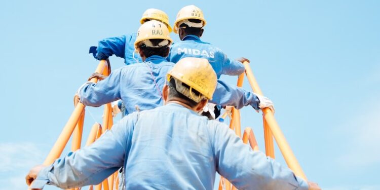 Al Friuli servono 100 mila lavoratori. Dove li recuperiamo?