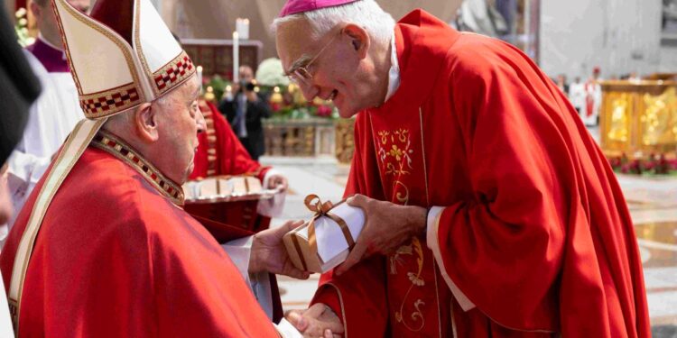Il Nunzio apostolico in Italia impone il pallio all’arcivescovo di Udine Riccardo Lamba