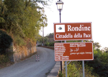 «Missione» di pace. Rondine accoglie il Friuli per dare un “calcio alla guerra”