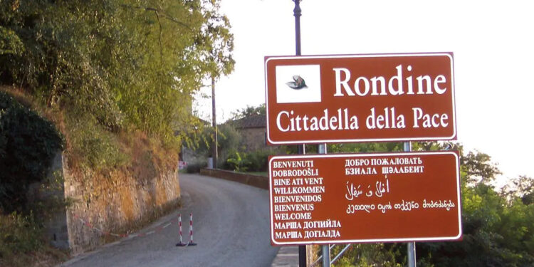 «Missione» di pace. Rondine accoglie il Friuli per dare un “calcio alla guerra”