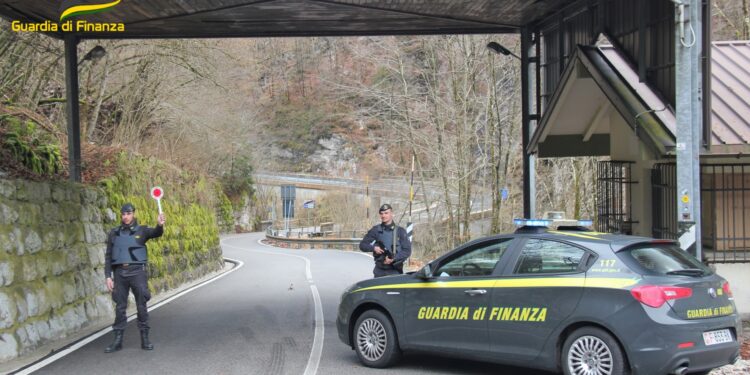 Confine di Ugovizza, fermato presunto passeur. Trasportava quattro persone