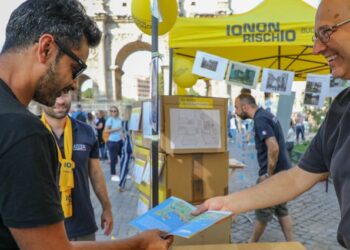 Pozzuolo. Proteggere se stessi e l’ambiente, volontari in piazza per la campagna “Io non rischio”