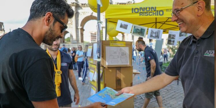 Pozzuolo. Proteggere se stessi e l’ambiente, volontari in piazza per la campagna “Io non rischio”