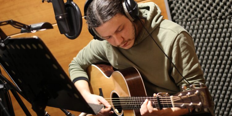 Alvise Nodale vince il concorso “Salva la tua lingua locale” e la canzone “Sunsûr” è segnalata in Sardegna come miglior testo