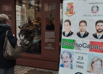 In via Mercatovecchio i resti dell’auto di Capaci