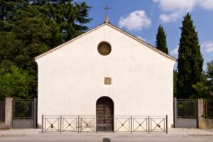 La chiesetta di Santa Caterina mostra i suoi tesori. Ciceroni i giovani dell’oratorio