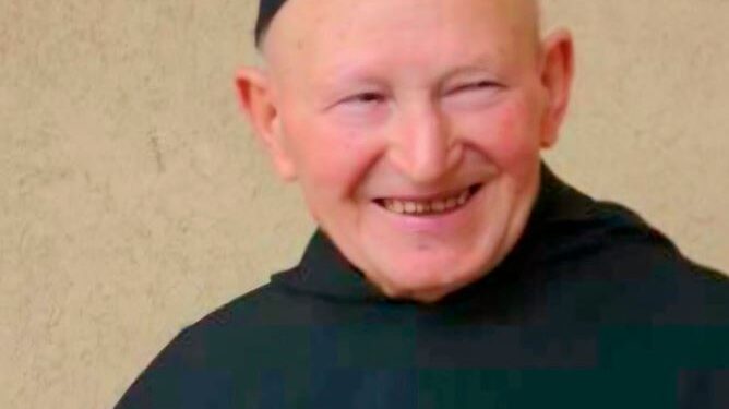 Commozione alle Grazie per la morte di “Fra Sorriso”. Messa il 25 novembre