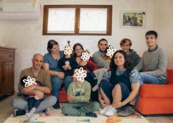 Elena e Andrea di Muzzana: «Abbiamo tre figli “di pancia” e cinque “di cuore”»