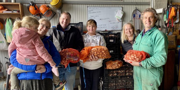 Roveredo di Varmo. La sfida di Denis. Pianta 25 mila bulbi di tulipani giunti dall’Olanda