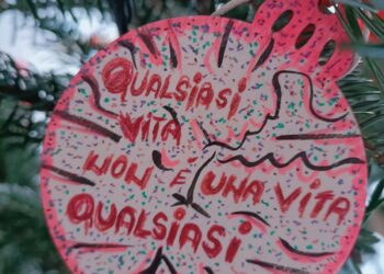 A Tarcento solidarietà e inclusione con l’albero di Natale di comunità