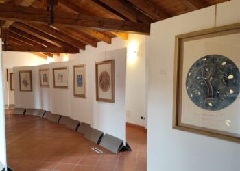 Mortegliano, Alberto Pinzani espone “Persi nella rete”. Riflessioni tra arte e digitale