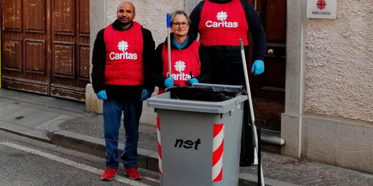 A Udine i senza dimora si prendono cura della città