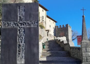 1° gennaio a Castelmonte. L’Arcivescovo benedice la croce di Celiberti e il Cammino di pace