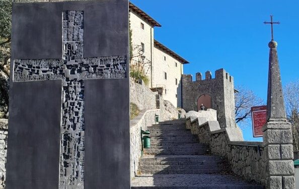 1° gennaio a Castelmonte. L’Arcivescovo benedice la croce di Celiberti e il Cammino di pace