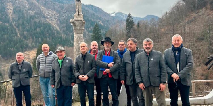 Cercivento, rivive il “Gjesù cjamìn”. Nel 2025 un nuovo cantore