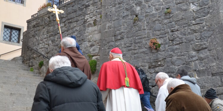 Benedetta la croce della pace a Castelmonte