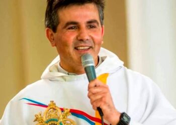 «Guarito da un ictus. E i medici non se lo spiegano». Ai Mercoledì dell’Angelo don Gianni Castorani