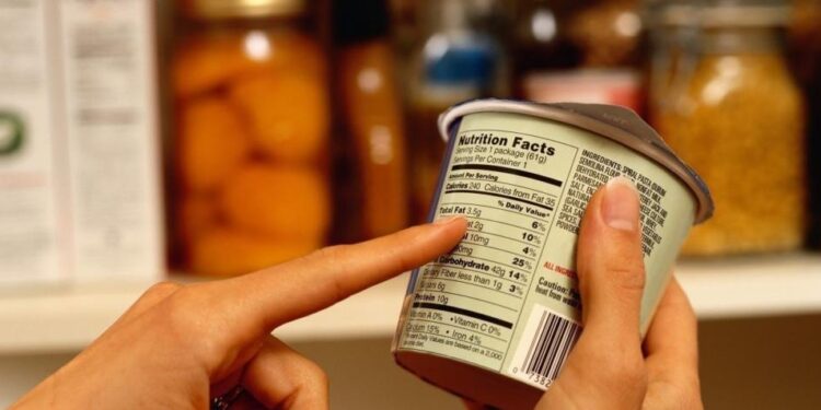 Cibi che fanno male? L’importanza di saper leggere le etichette alimentari