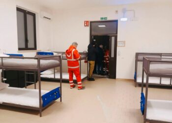 Senza dimora. Posti esauriti al dormitorio della Croce Rossa