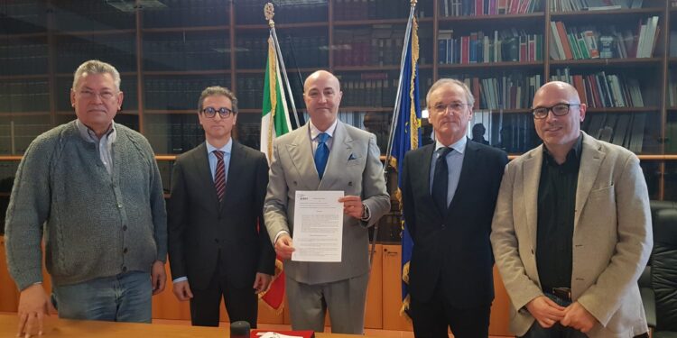 Bollette, affitti, scuola, lavoro. 300 mila euro per aiutare chi è in difficoltà