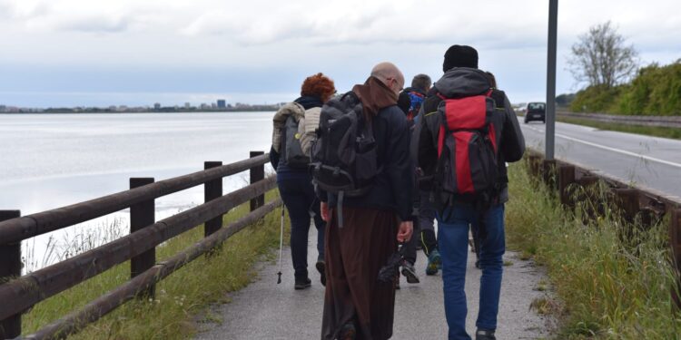 Mereto di Tomba. Camminata con i Francescani per riscoprire la bellezza del creato