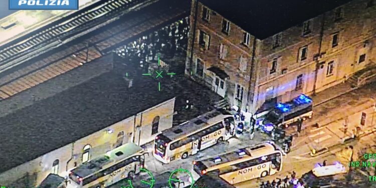 Guerriglia dopo Udinese-Venezia. Otto arresti. Cinque feriti