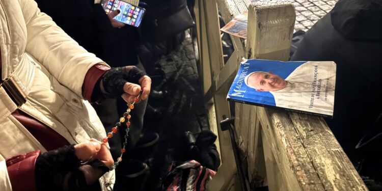 Salute di Papa Francesco. «Qui a Roma la preoccupazione è vissuta in modo molto sereno»