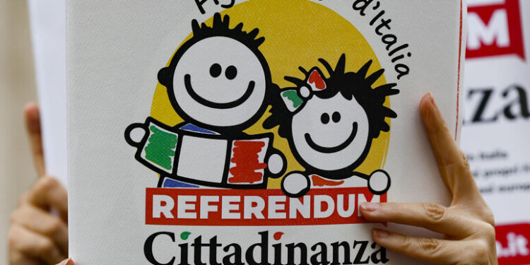 Cittadinanza agli stranieri. Ammissibile il Referendum per accorciare i tempi