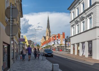 Terrore a Villach: un uomo accoltella 5 passanti. Morto un quattordicenne