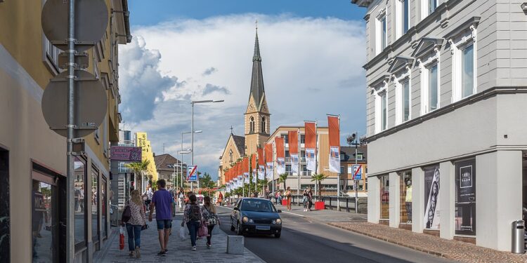 Terrore a Villach: un uomo accoltella 5 passanti. Morto un quattordicenne