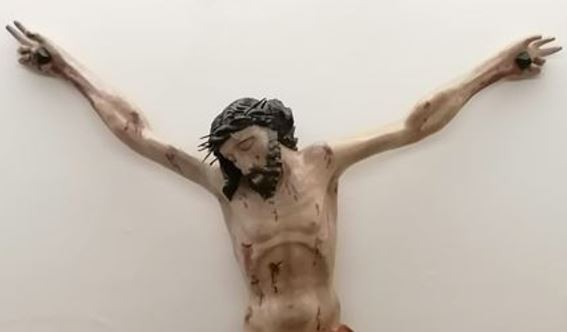 Marano. Restaurato il crocifisso ligneo. Ora è esposto nella sacrestia della Pieve