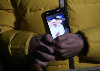 «Preghiamo per la forza e la serenità di Papa Francesco»