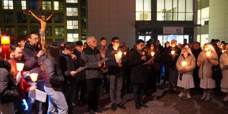 «Era importante essere qui». In ospedale a Udine la Via Crucis con l’Arcivescovo