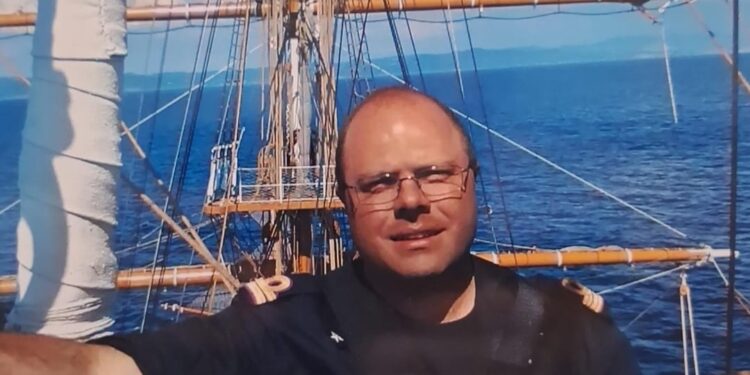 Don Gianni Medeot. Da Grado un padre spirituale sulla Vespucci