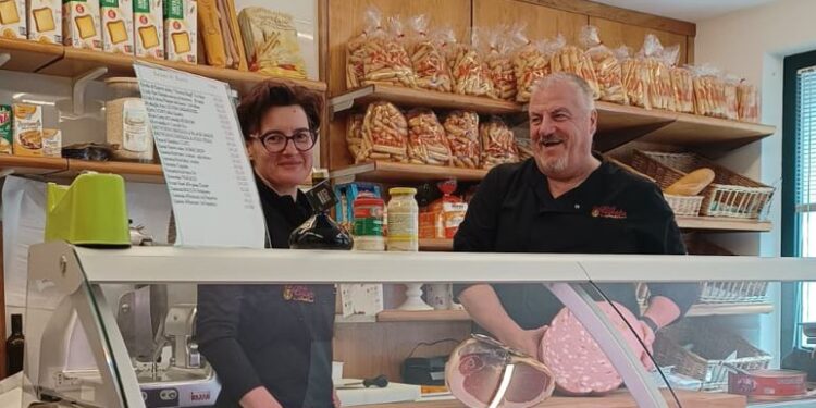 Sammardenchia di Pozzuolo. La bottega di paese “là di Gusto” con Luciano è alla terza generazione
