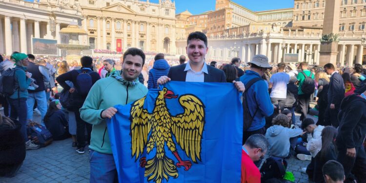 Le prime voci da Roma dopo il funerale del Papa. I ragazzi: «Felici di essere qui insieme»