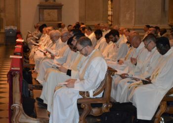 Messa del Crisma, il clero diocesano riunito in Cattedrale. Si festeggiano 25 giubilei