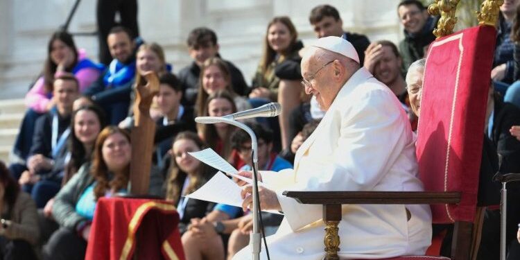 Giovedì 24 aprile, a Udine, ragazzi e giovani in preghiera per Papa Francesco