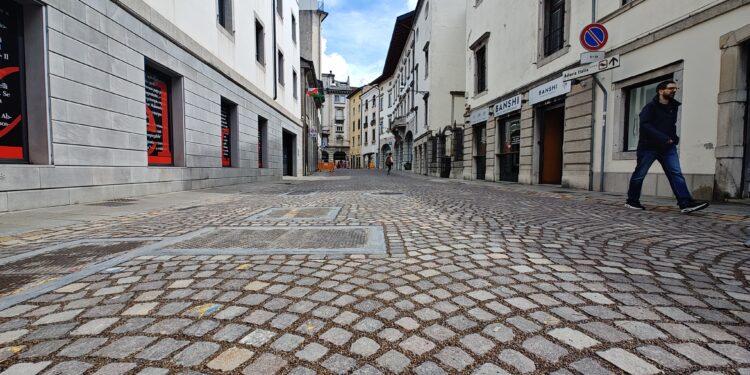 Concluso il cantiere. Via Poscolle alta riapre