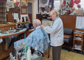 Dignano. Il barbiere Benito Pitrelli, a 94 anni è ancora in bottega