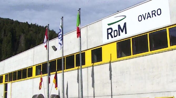 Ovaro, porte aperte alla Cartiera