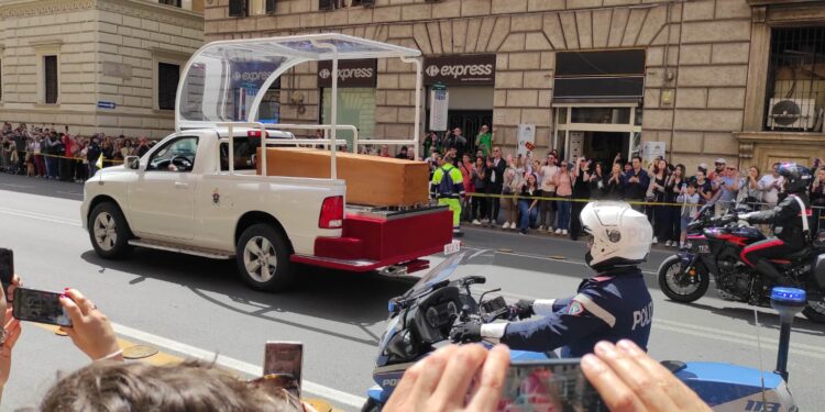 I friulani a Roma al funerale di Francesco: lacrime e commozione