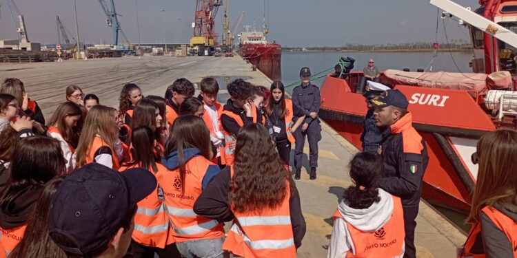 A Porto Nogaro la «Giornata del mare» conoscendo volti e mestieri del porto e con la mostra «PlasticOcene»