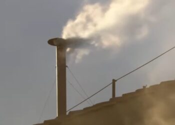 C’è la fumata bianca! Il Papa è stato eletto. Si attende l’annuncio