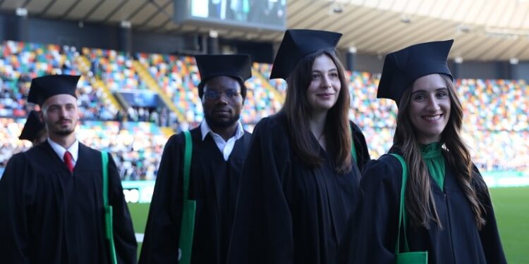Cala la propensione all’espatrio dei laureandi udinesi